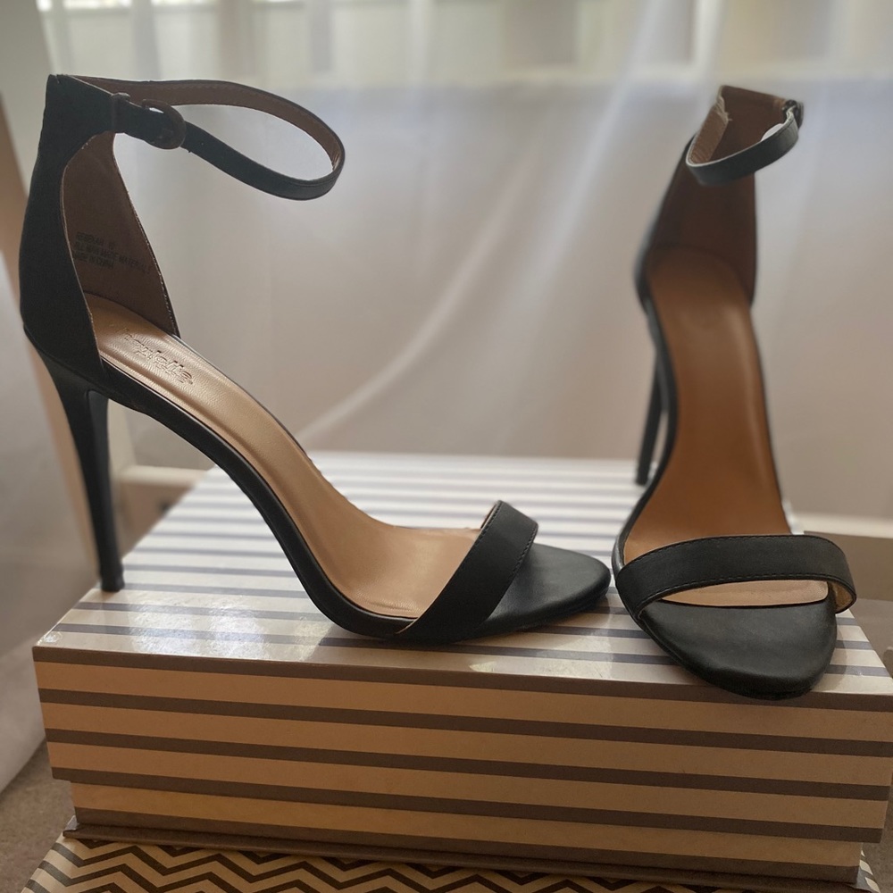 BRAND NEW strappy heels